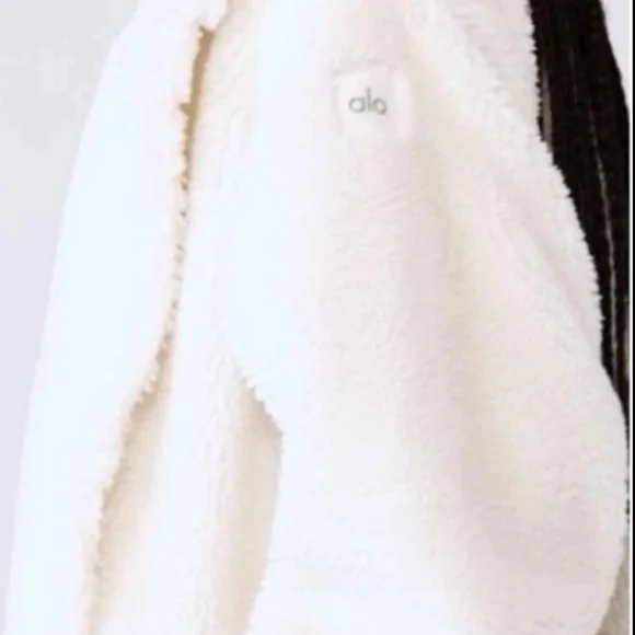 Women's ALO Yoga Creamy White Sherpa Coat - Picture 3 of 3